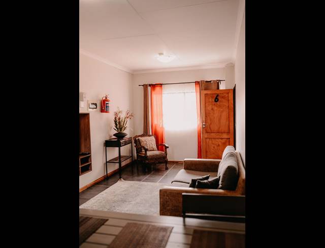 750M² BED & BREAKFAST FOR SALE IN RUSTENBURG CENTRAL